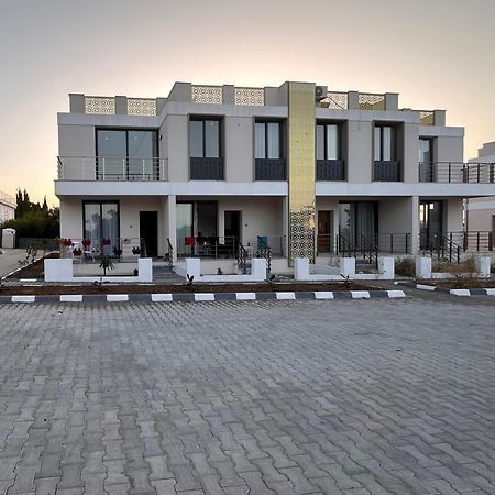 Palmiye Apartment Кирения Екстериор снимка