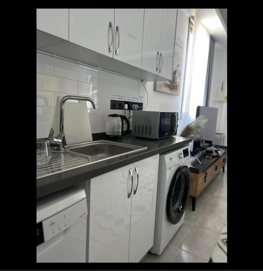 Palmiye Apartment Кирения Екстериор снимка